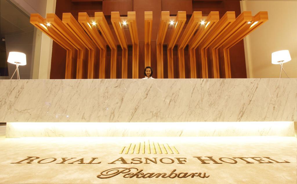 Royal Asnof Hotel Pekanbaru Bagian luar foto